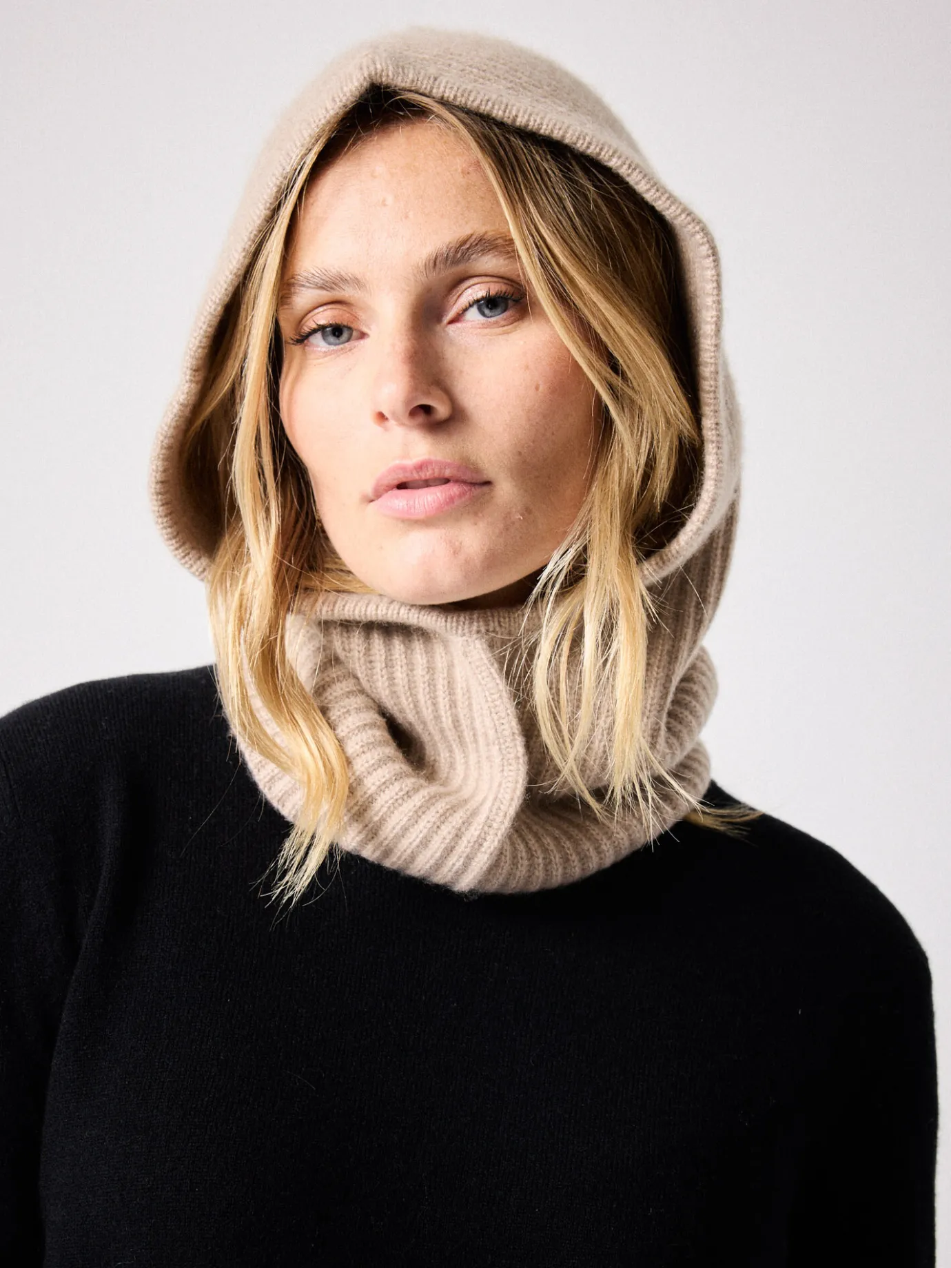 cagoule_cachemire_lita_2-5.webp Shop Cagoule cachemire Lita Accessoires | Le Cachemire·Accessoires