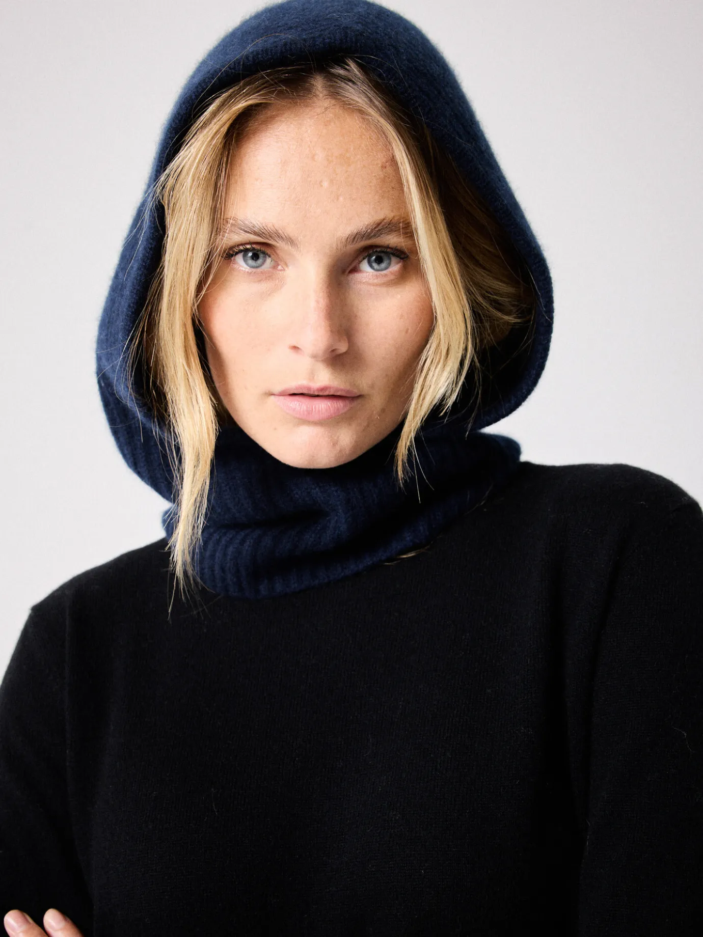 cagoule_cachemire_lita_2.webp Shop Cagoule cachemire Lita Accessoires | Le Cachemire·Accessoires