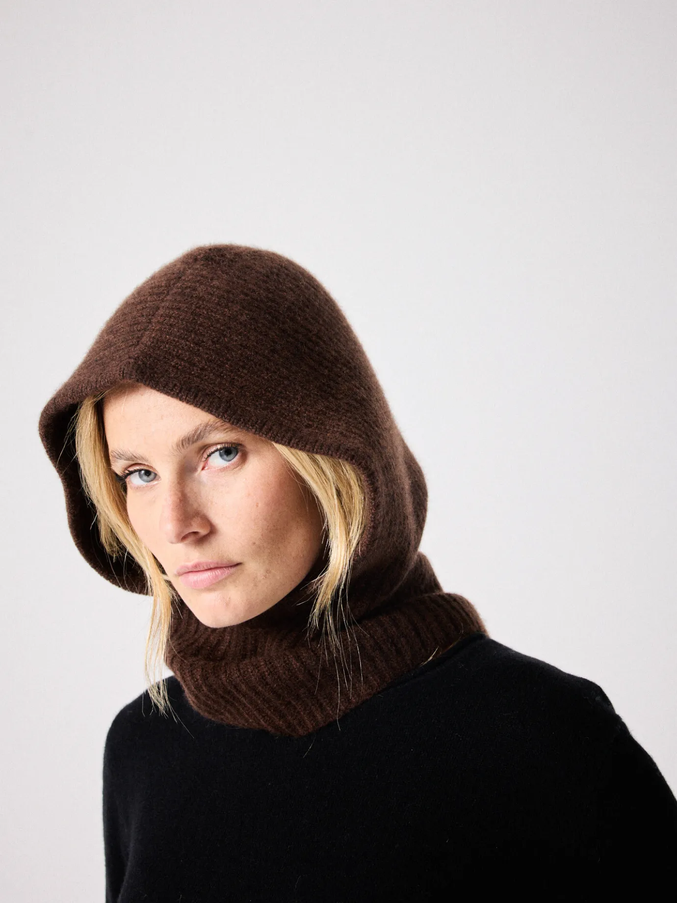 cagoule_cachemire_lita_3-6.webp Sale Cagoule cachemire Lita Accessoires | Le Cachemire·Accessoires