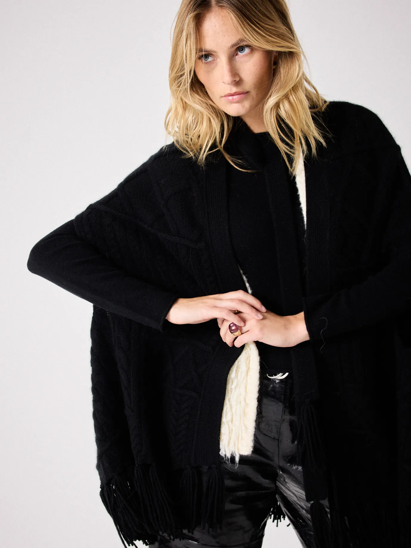 cape_cachemire_athara_3.webp Online Cape cachemire Athara Gilets & Cardigans | Le Cachemire·Gilets & Cardigans