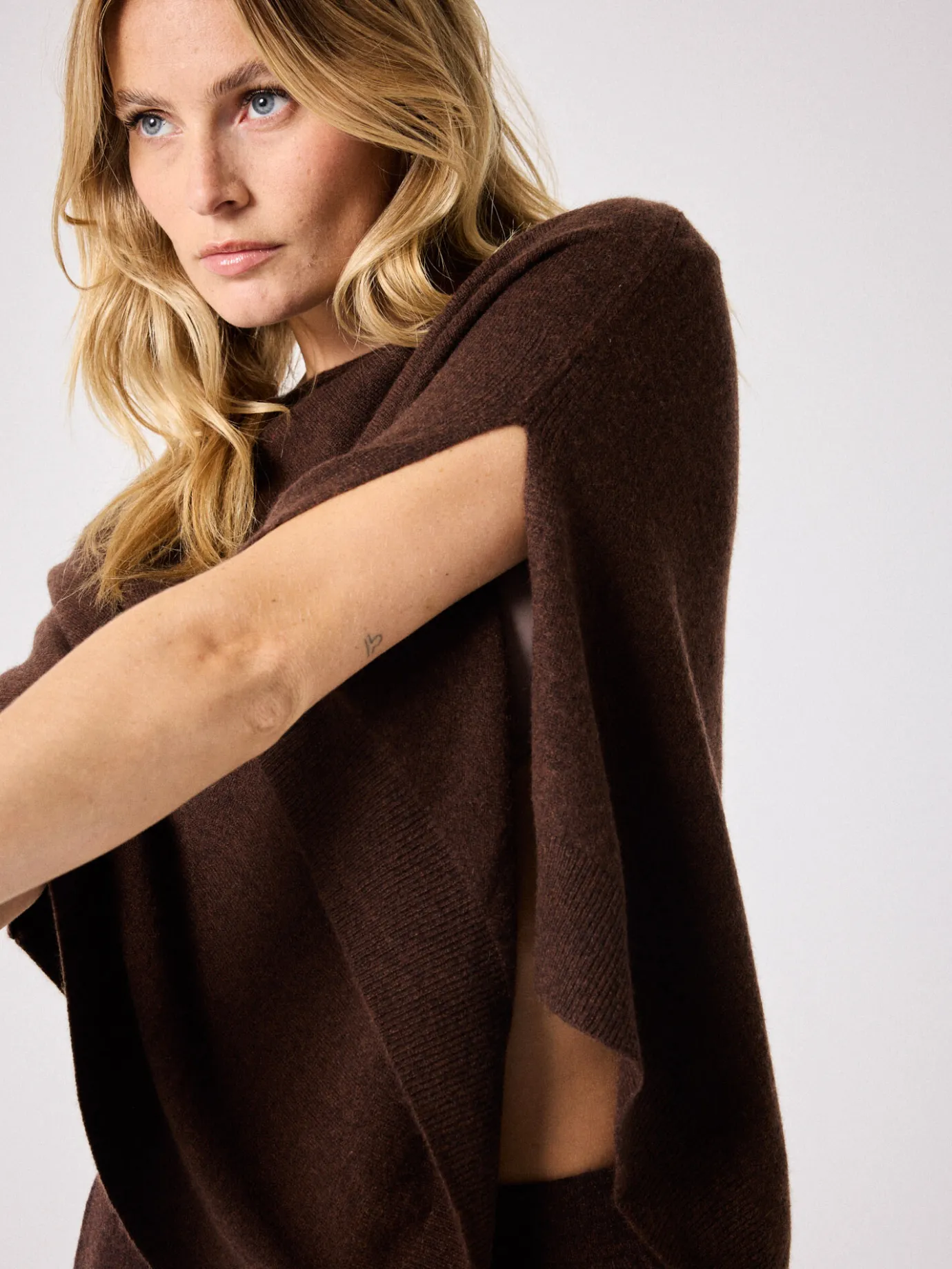 cape_cachemire_auguste_2-1.webp Cheap Cape cachemire Auguste Gilets & Cardigans | Le Cachemire·Gilets & Cardigans