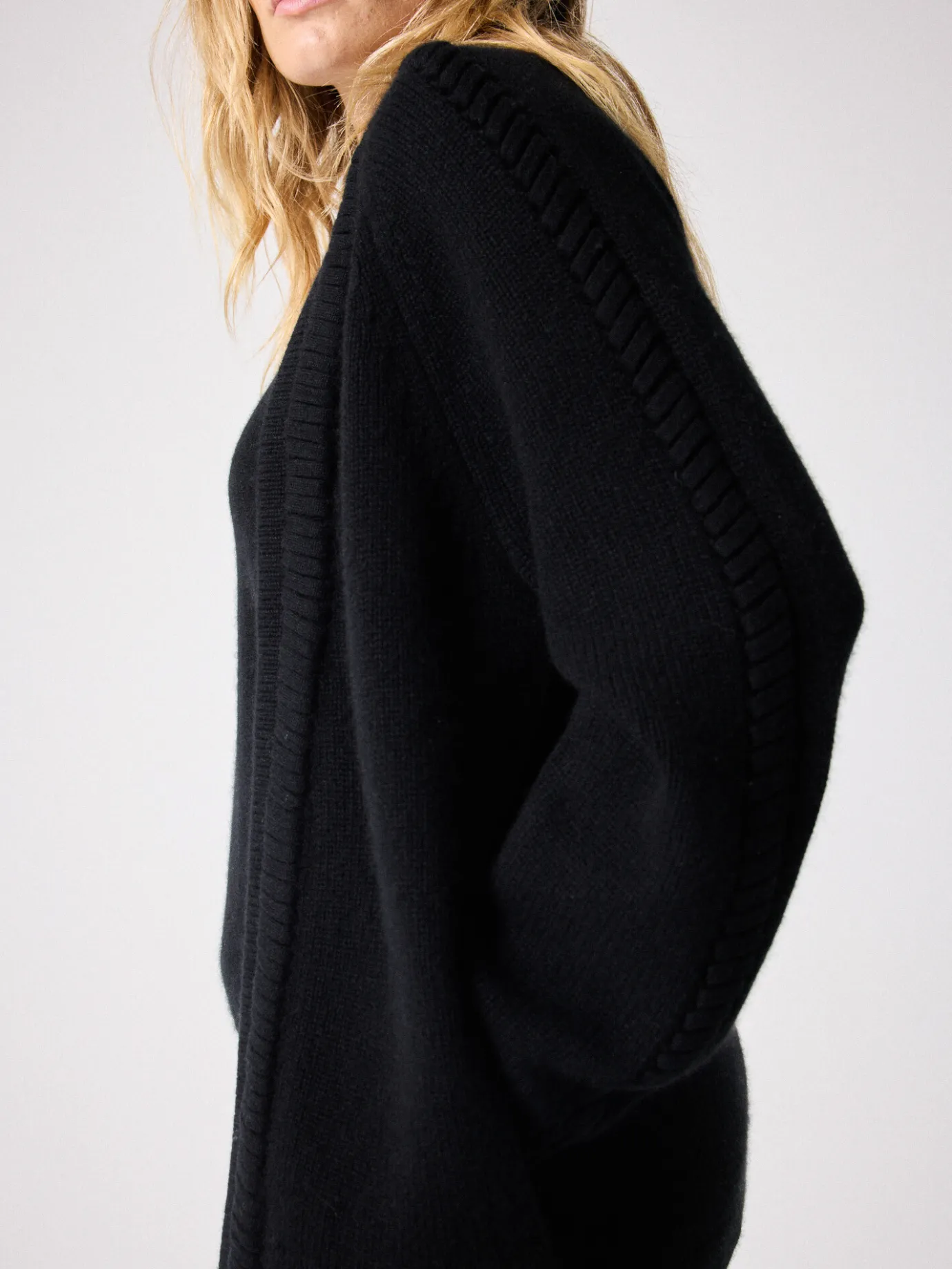 cardigan_cachemire_ninoa_3-1.webp Fashion Cardigan cachemire Ninoa Gilets & Cardigans | Le Cachemire·Gilets & Cardigans