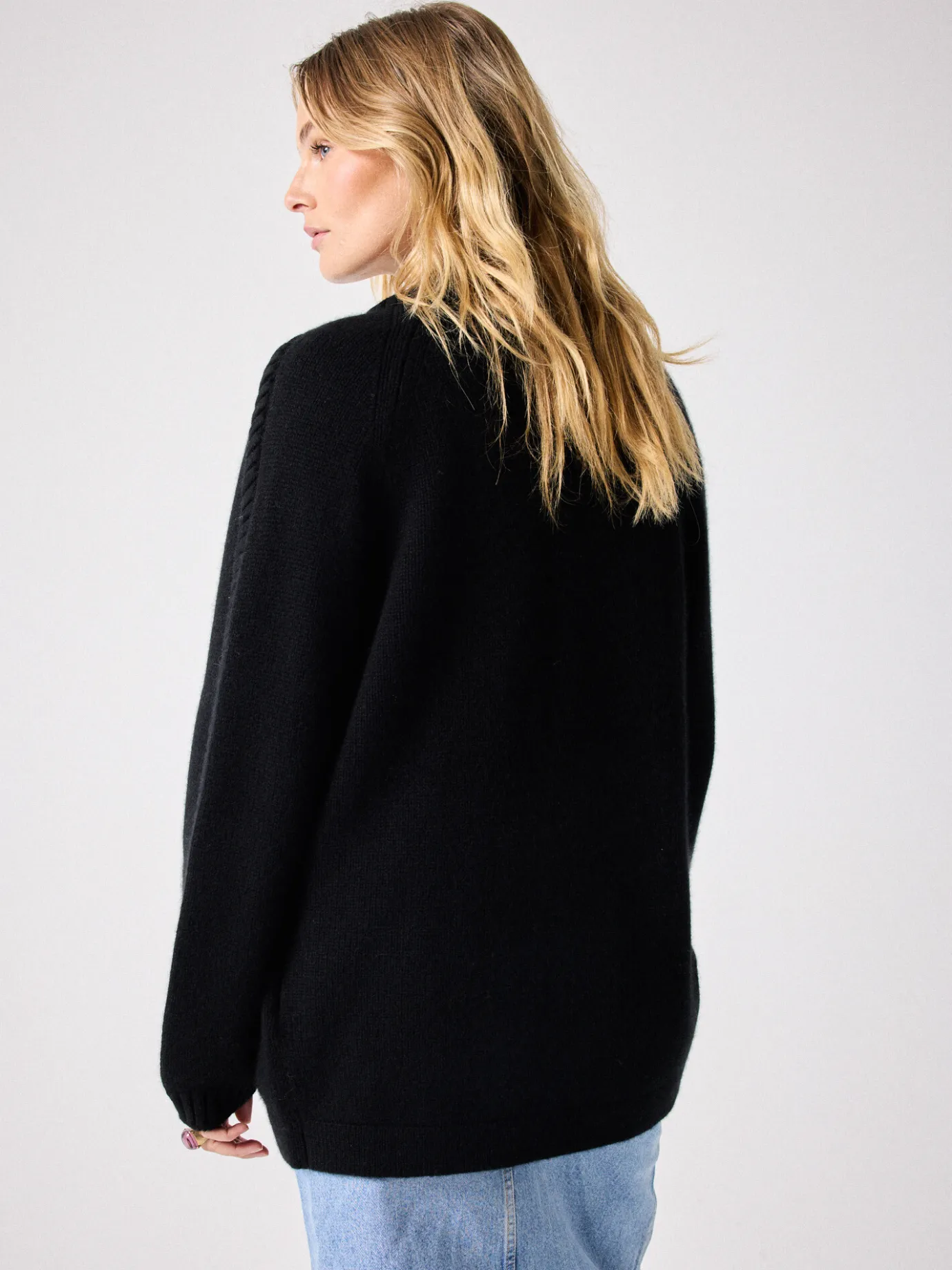 cardigan_cachemire_ninoa_4-1.webp Fashion Cardigan cachemire Ninoa Gilets & Cardigans | Le Cachemire·Gilets & Cardigans