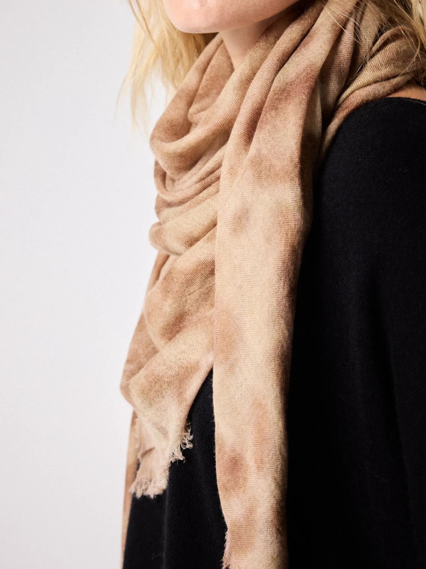 echarpe_cachemire_leopard_2.webp Fashion Echarpe cachemire Leopard Accessoires | Le Cachemire·Accessoires