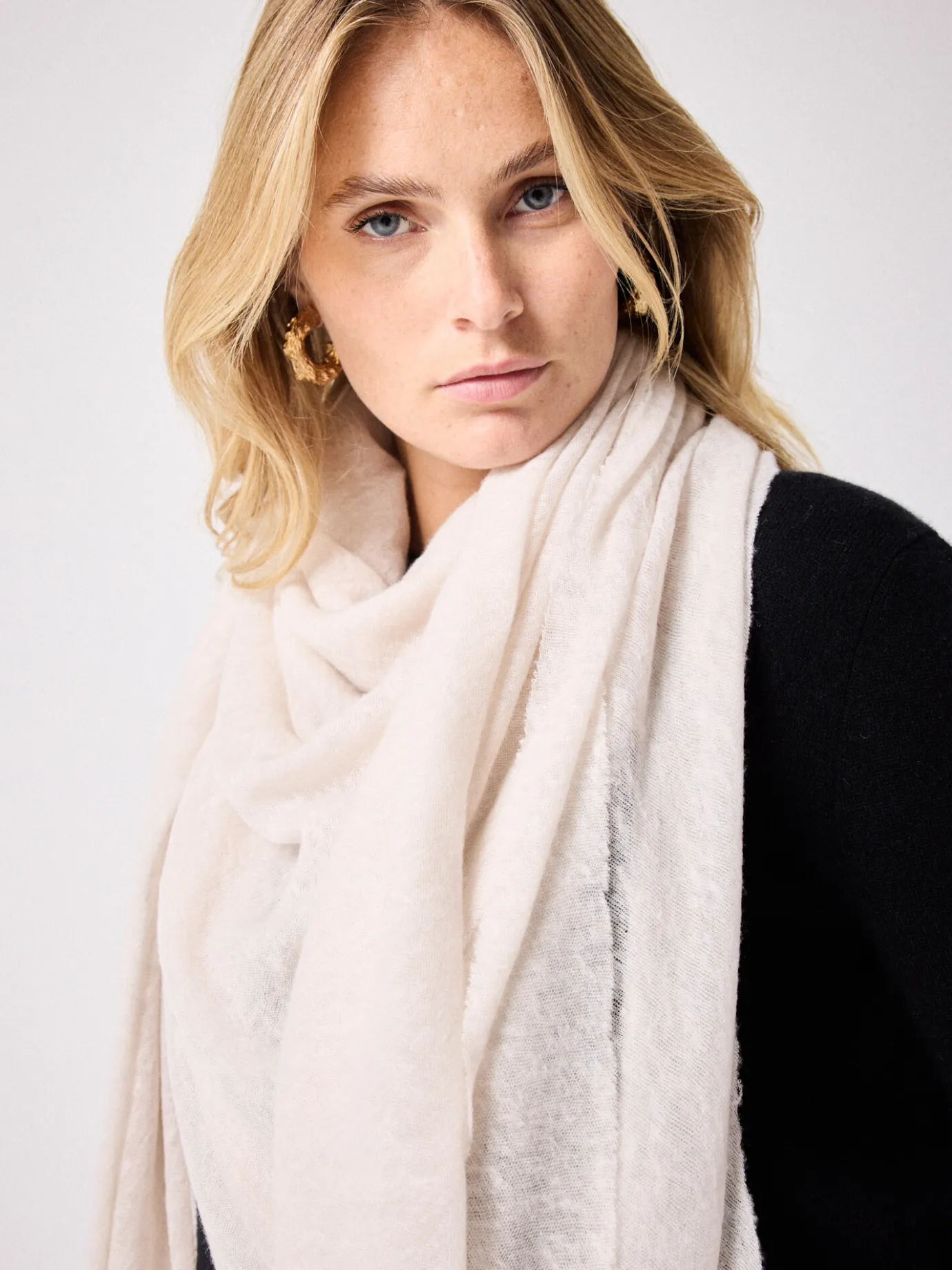 echarpe_laine_cachemire_matita_3-1.webp Shop Echarpe laine cachemire Matita Accessoires
