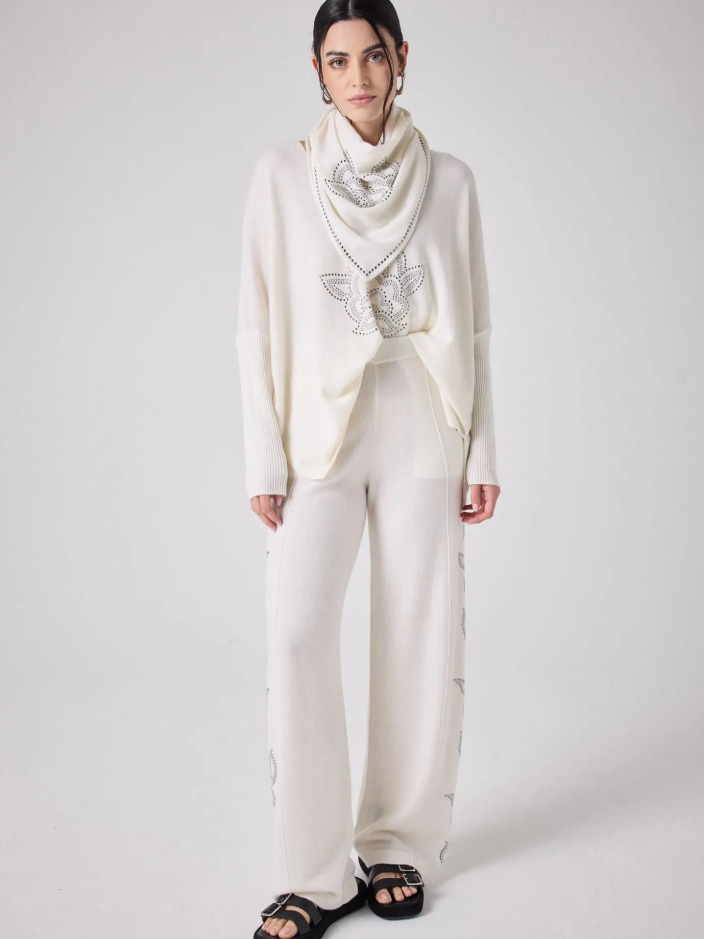 echarpe_laine_et_cachemire_delos_3.webp Cheap Echarpe laine et cachemire Delos Accessoires