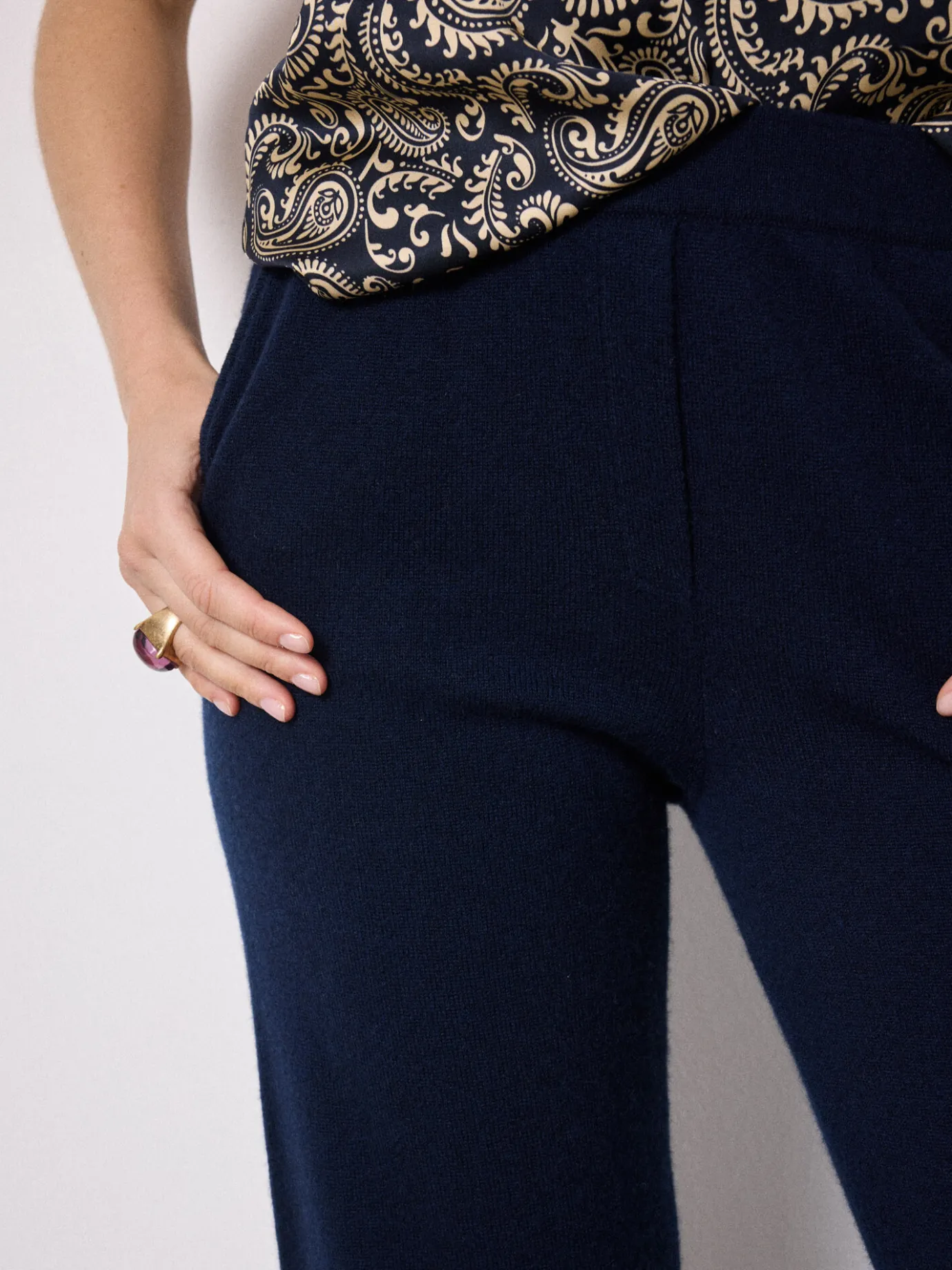 pantalon_cachemire_dulcina_4-1.webp New Pantalon cachemire Dulcina Pantalons & Shorts | Le Cachemire·Pantalons & Shorts