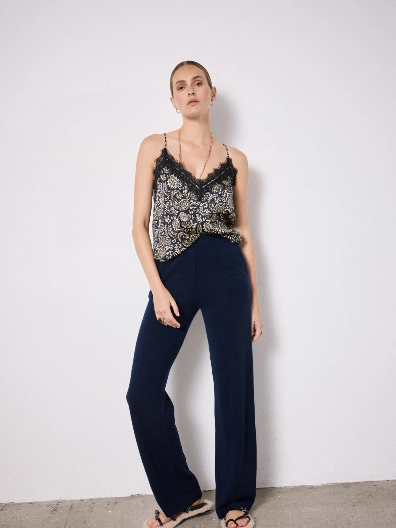 pantalon_cachemire_dulcina_6-1.webp New Pantalon cachemire Dulcina Pantalons & Shorts | Le Cachemire·Pantalons & Shorts
