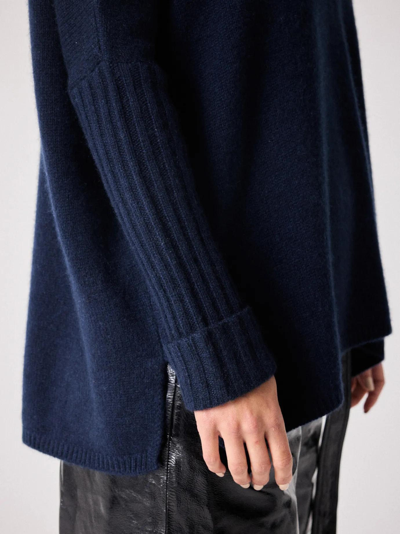 pull_cachemire_emilienne_3-5.webp Clearance Pull cachemire Emilienne Pulls & Ponchos | Le Cachemire·Pulls & Ponchos