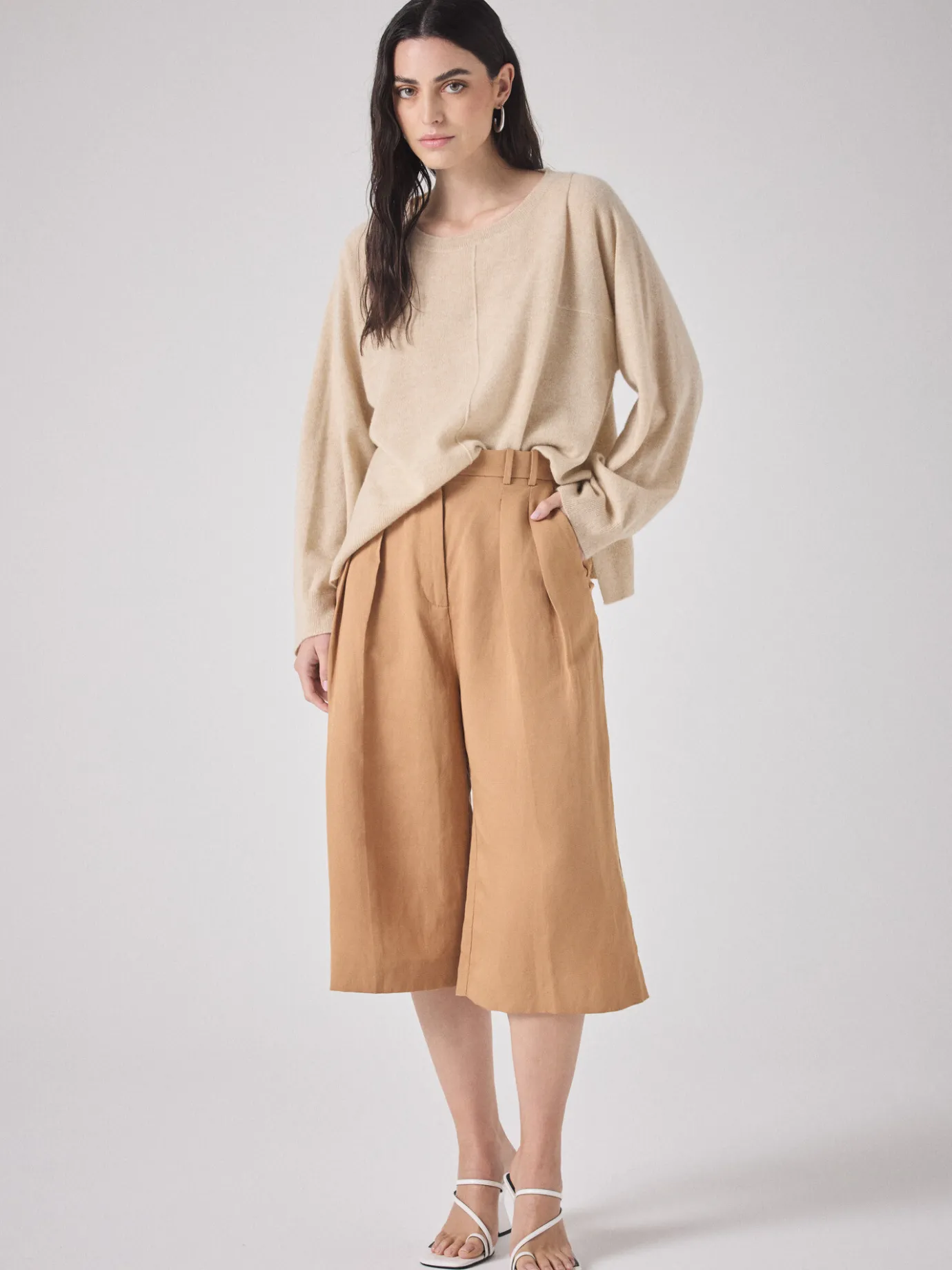 pull_cachemire_jeanne_3.webp Shop Pull cachemire Jeanne Pulls & Ponchos | Le Cachemire·Pulls & Ponchos