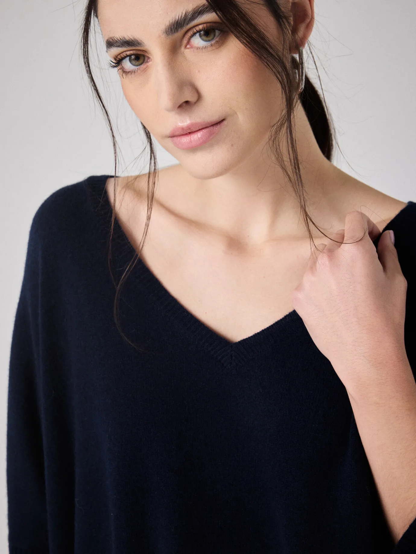 pull_poncho_cachemire_aimee_2-7.webp Store Pull poncho cachemire Aimee Pulls & Ponchos | Le Cachemire·Pulls & Ponchos