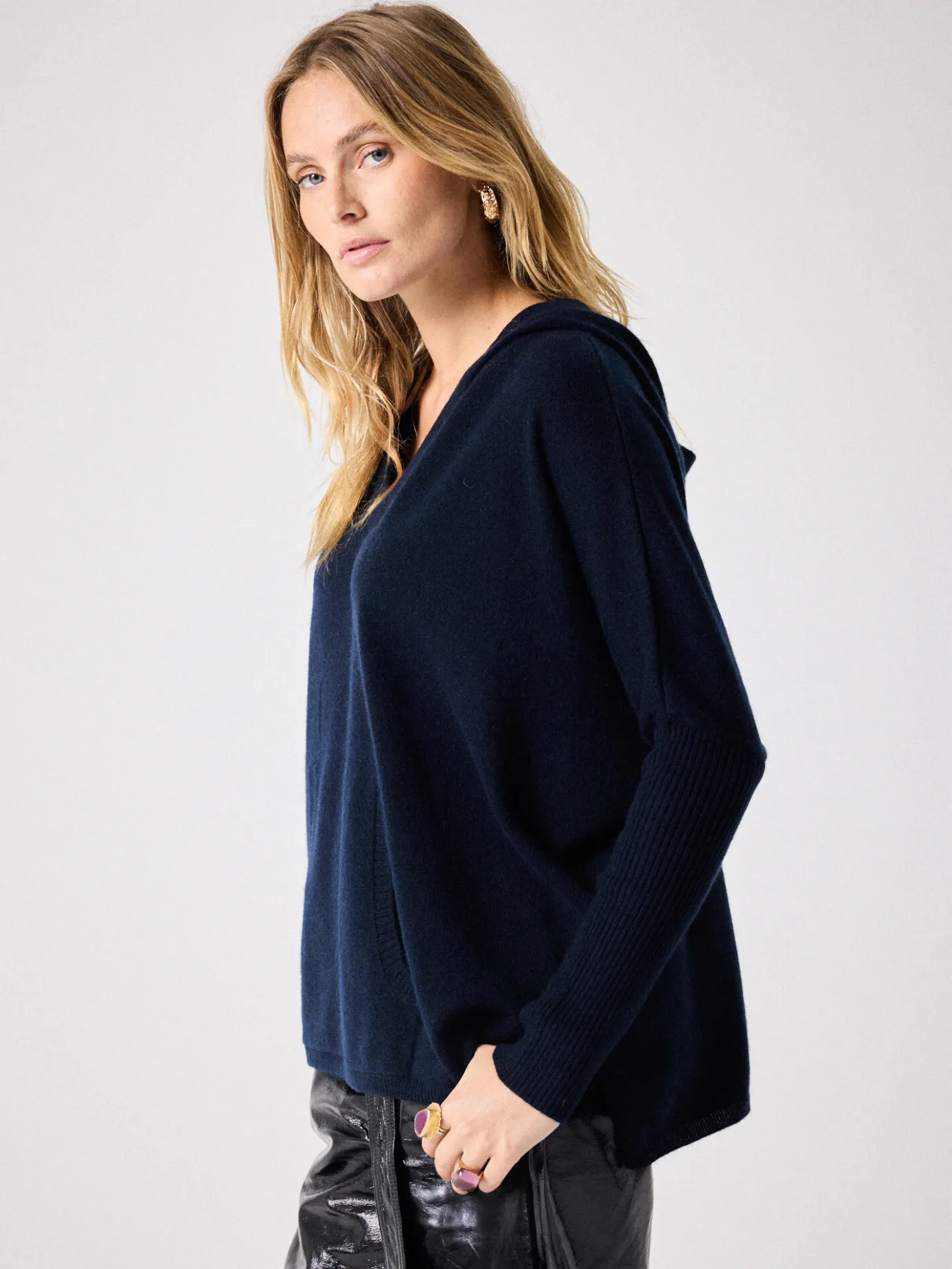 pull_poncho_cachemire_alix_2-6.webp Outlet Pull poncho cachemire Alix Pulls & Ponchos | Le Cachemire·Pulls & Ponchos