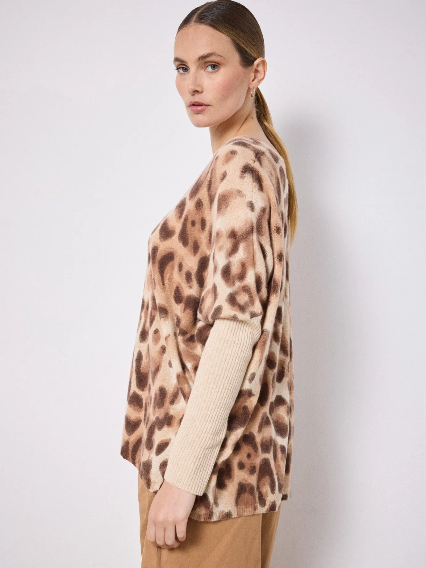 pull_poncho_cachemire_anatole_2.webp Outlet Pull poncho cachemire Anatole Pulls & Ponchos | Le Cachemire·Pulls & Ponchos