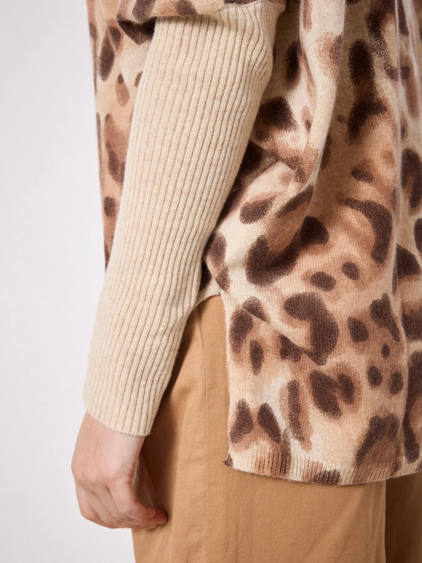 pull_poncho_cachemire_anatole_3.webp Outlet Pull poncho cachemire Anatole Pulls & Ponchos | Le Cachemire·Pulls & Ponchos