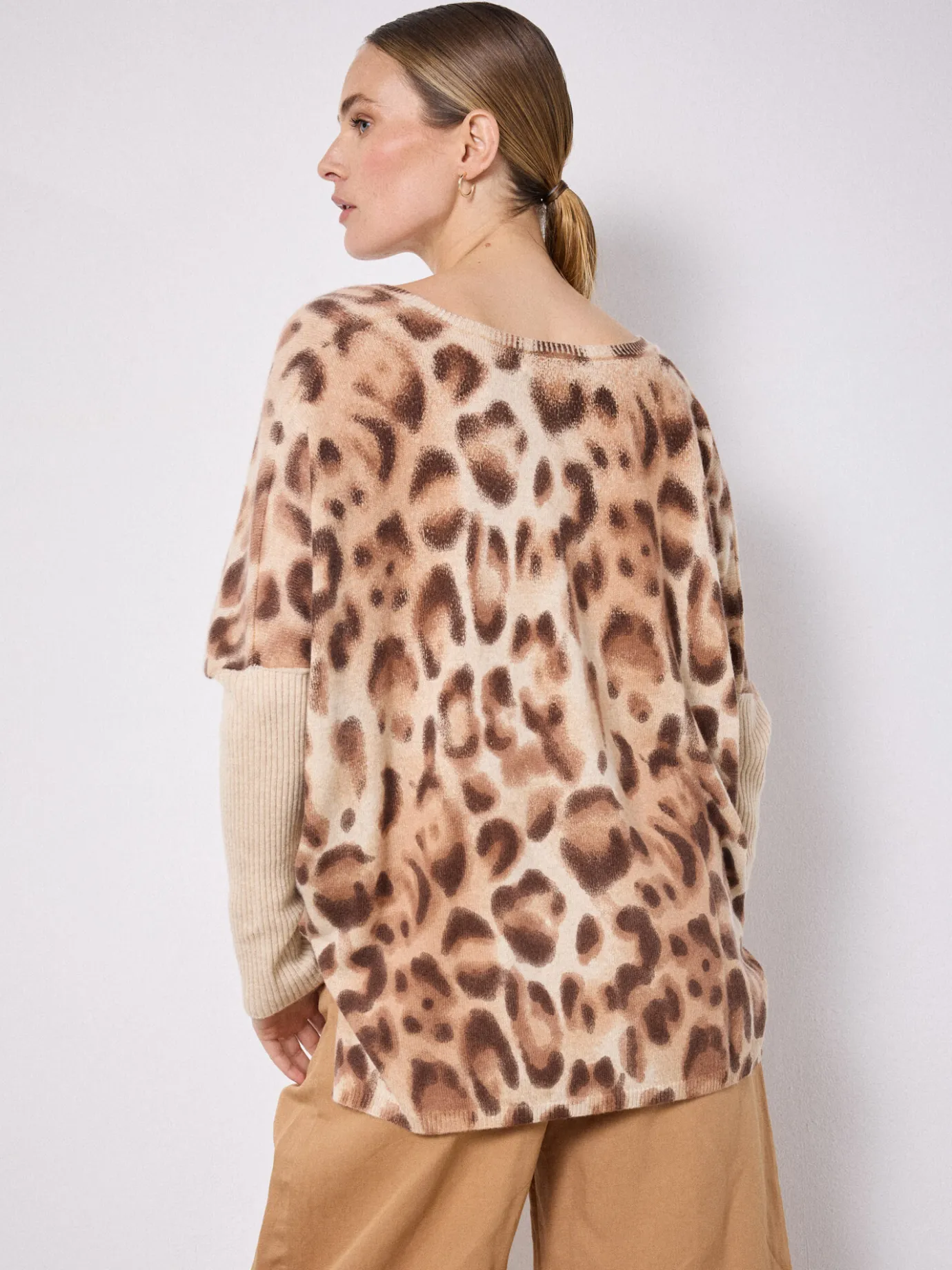 pull_poncho_cachemire_anatole_4.webp Outlet Pull poncho cachemire Anatole Pulls & Ponchos | Le Cachemire·Pulls & Ponchos