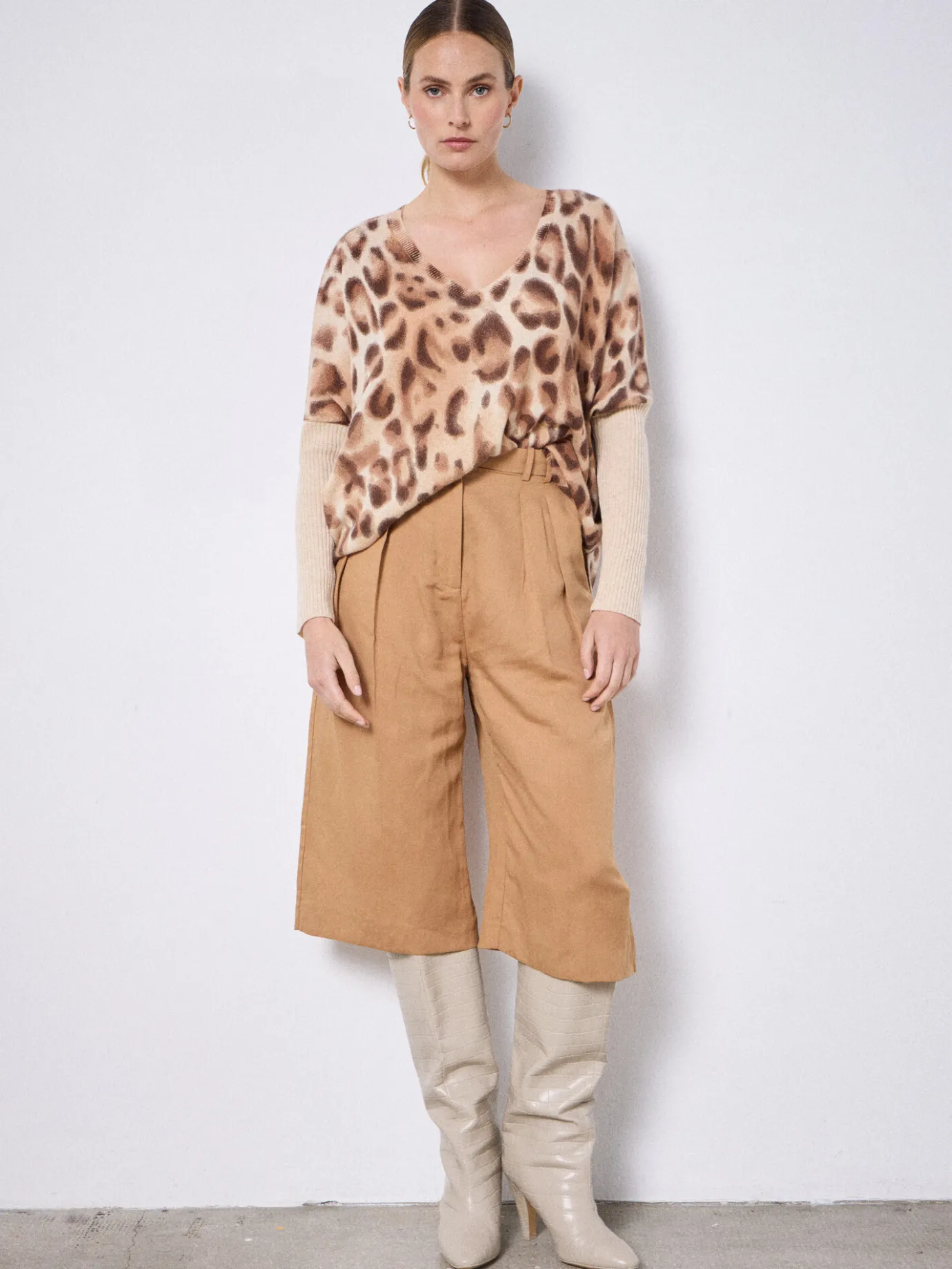 pull_poncho_cachemire_anatole_5.webp Outlet Pull poncho cachemire Anatole Pulls & Ponchos | Le Cachemire·Pulls & Ponchos