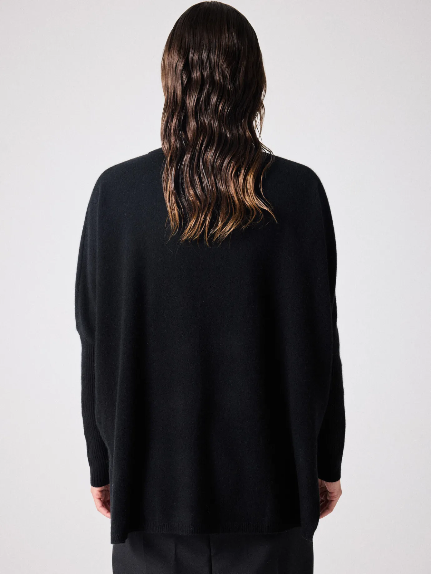 pull_poncho_cachemire_andrea_3-4.webp New Pull poncho cachemire Andrea Pulls & Ponchos | Chemises, Tops & T-Shirts