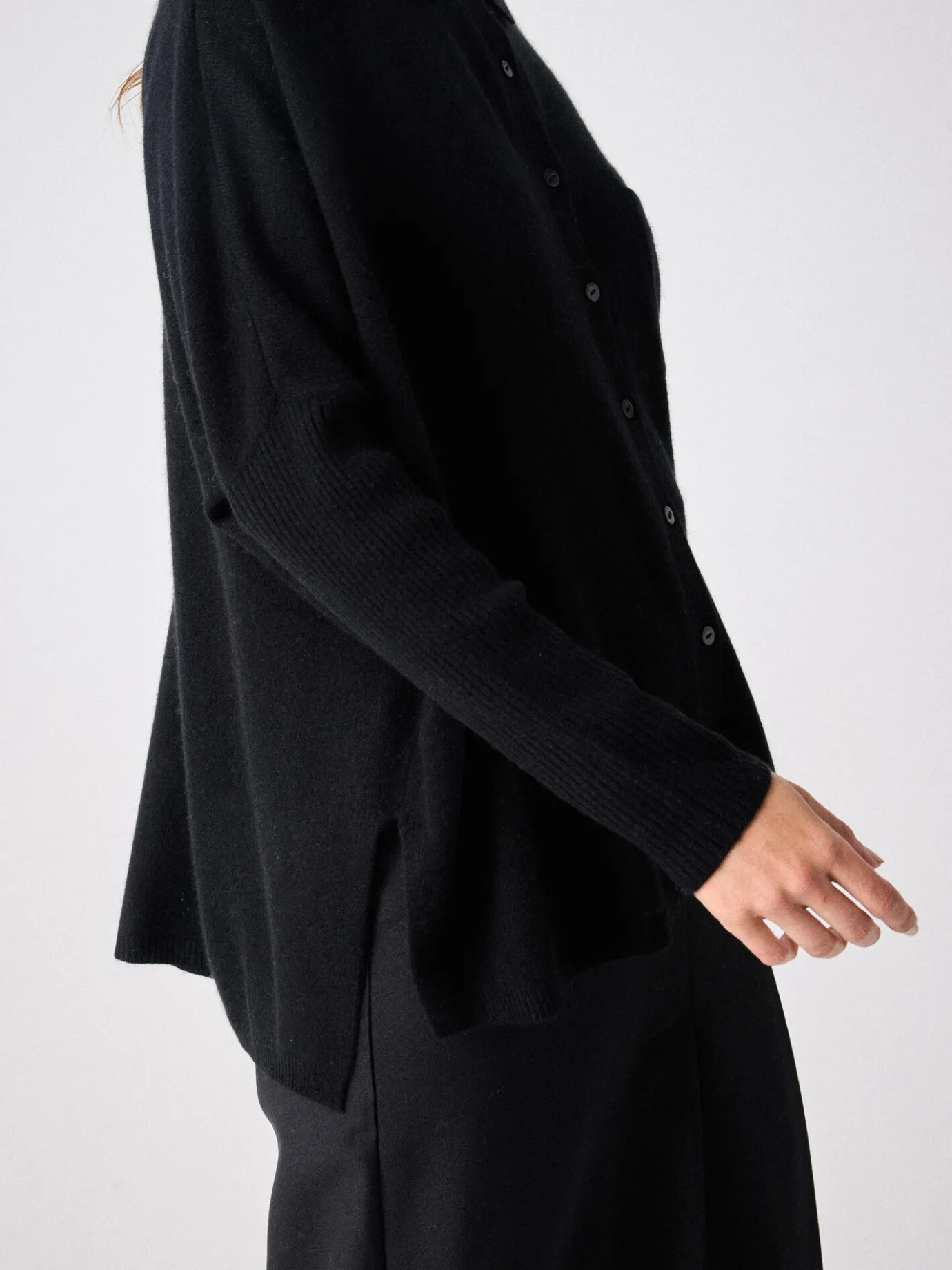 pull_poncho_cachemire_andrea_6-3.webp New Pull poncho cachemire Andrea Pulls & Ponchos | Chemises, Tops & T-Shirts