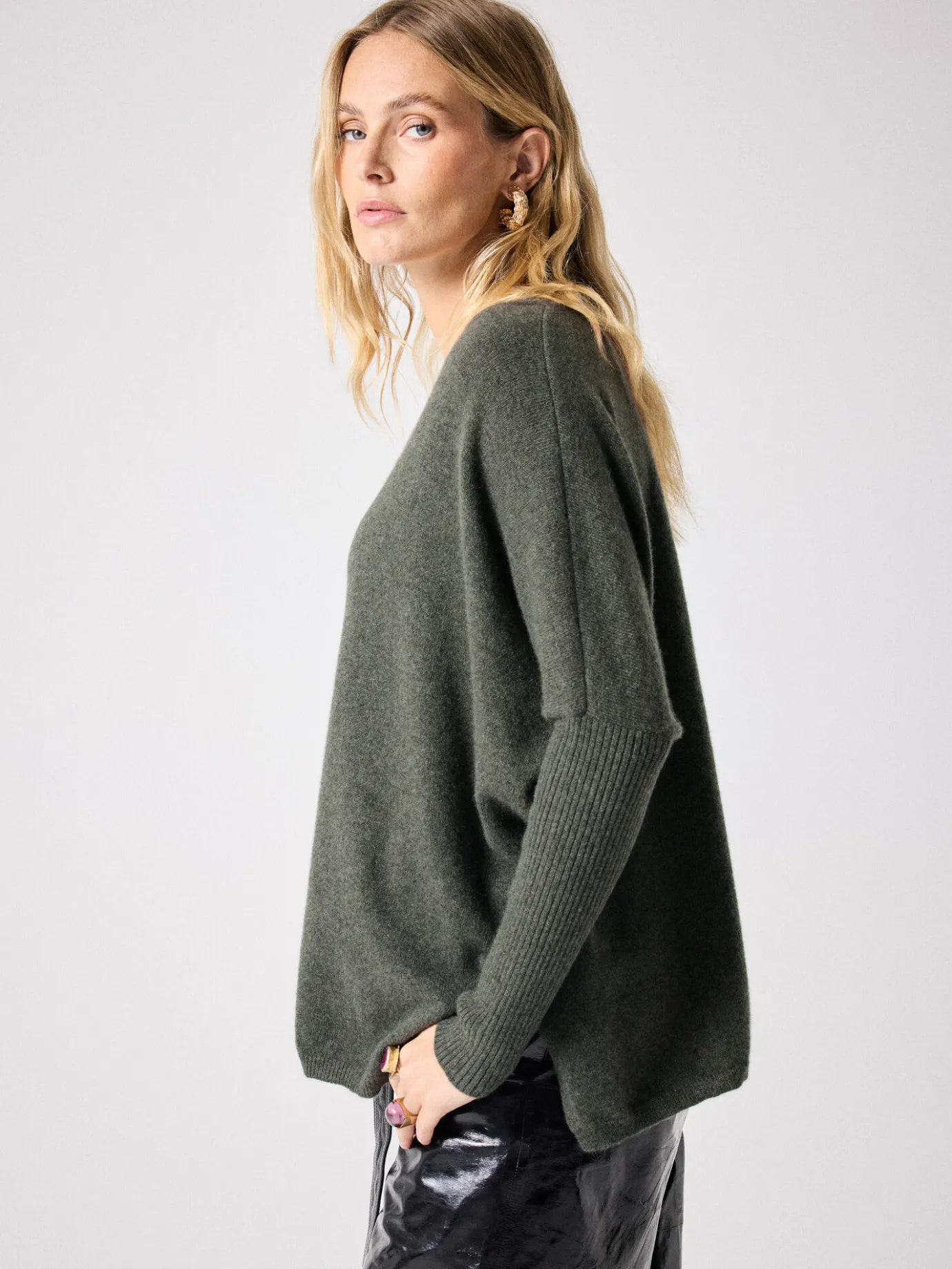 pull_poncho_cachemire_faustine_2-10.webp Flash Sale Pull poncho cachemire Faustine Pulls & Ponchos | Le Cachemire·Pulls & Ponchos