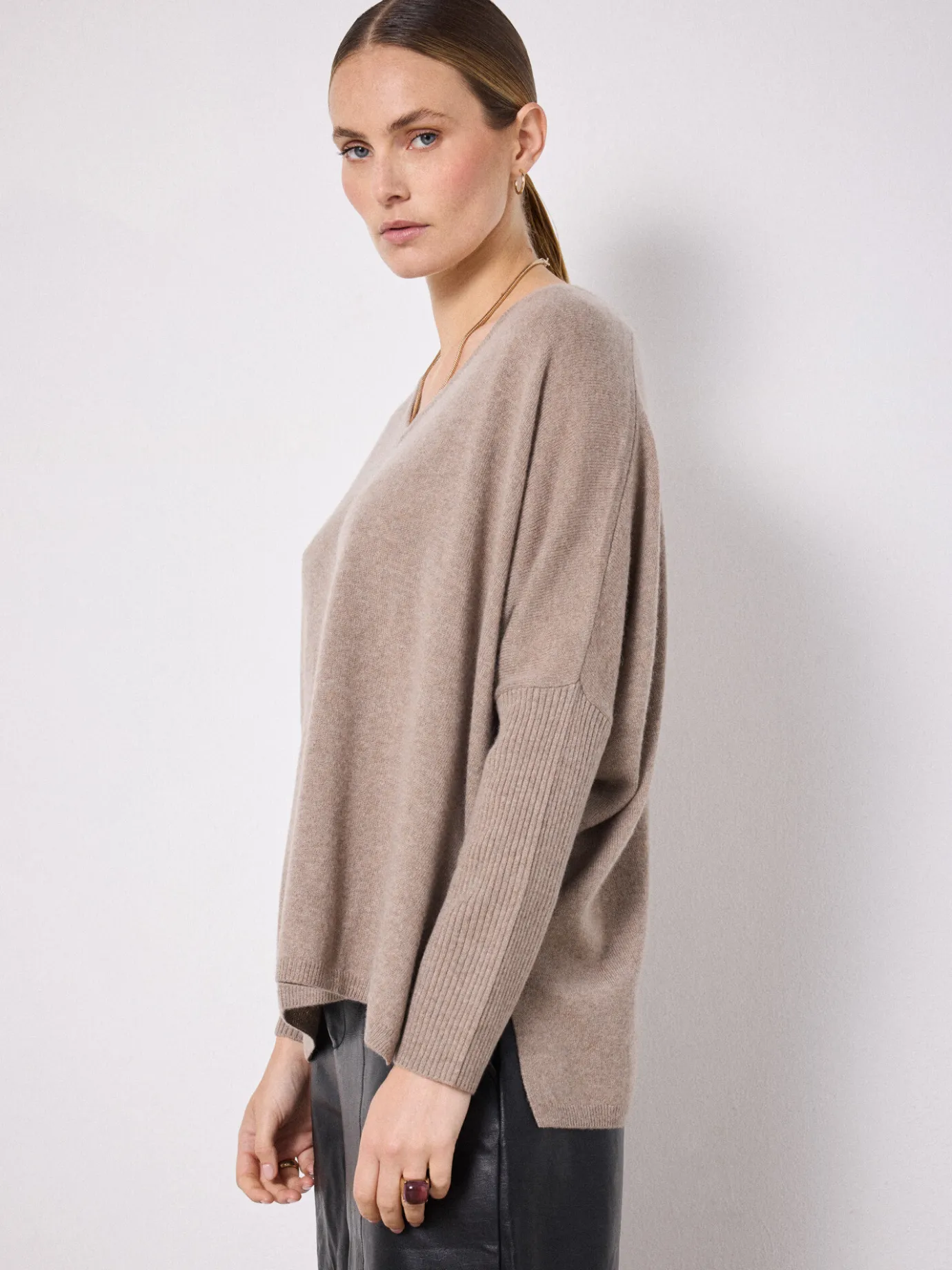 pull_poncho_cachemire_faustine_2.webp Fashion Pull poncho cachemire Faustine Pulls & Ponchos | Le Cachemire·Pulls & Ponchos
