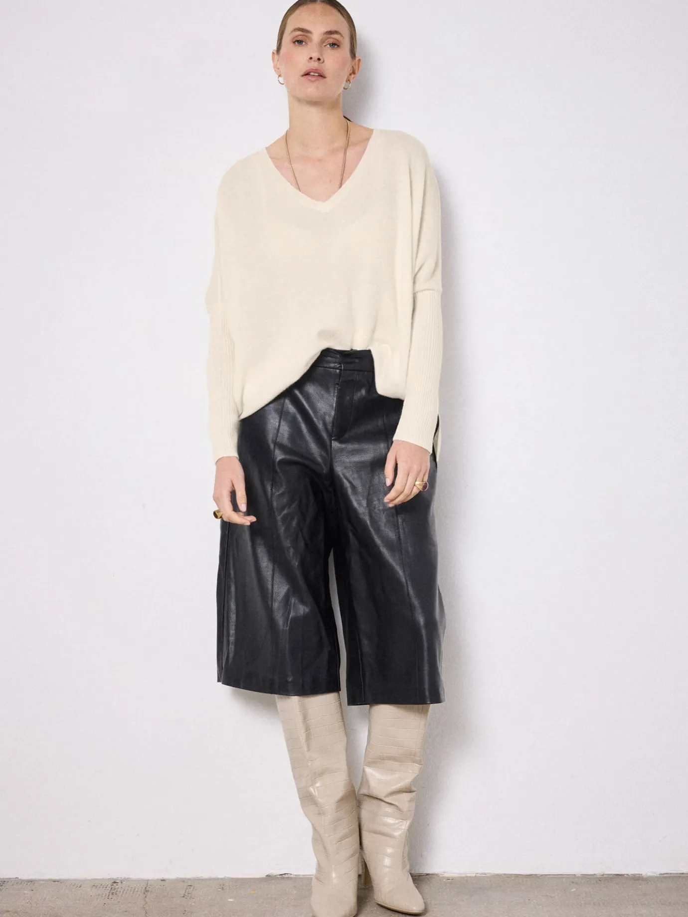 pull_poncho_cachemire_faustine_3-7.webp Discount Pull poncho cachemire Faustine Pulls & Ponchos | Le Cachemire·Pulls & Ponchos